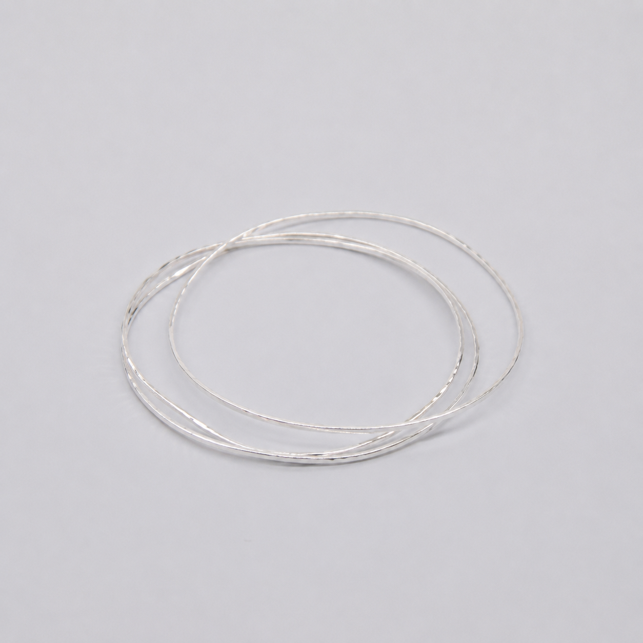Hammered fine bracelet