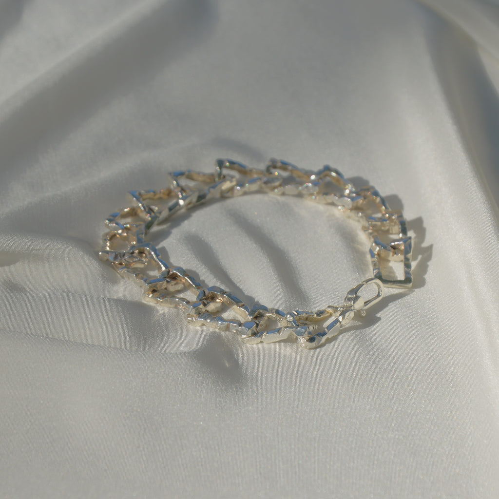 Textured link bracelet