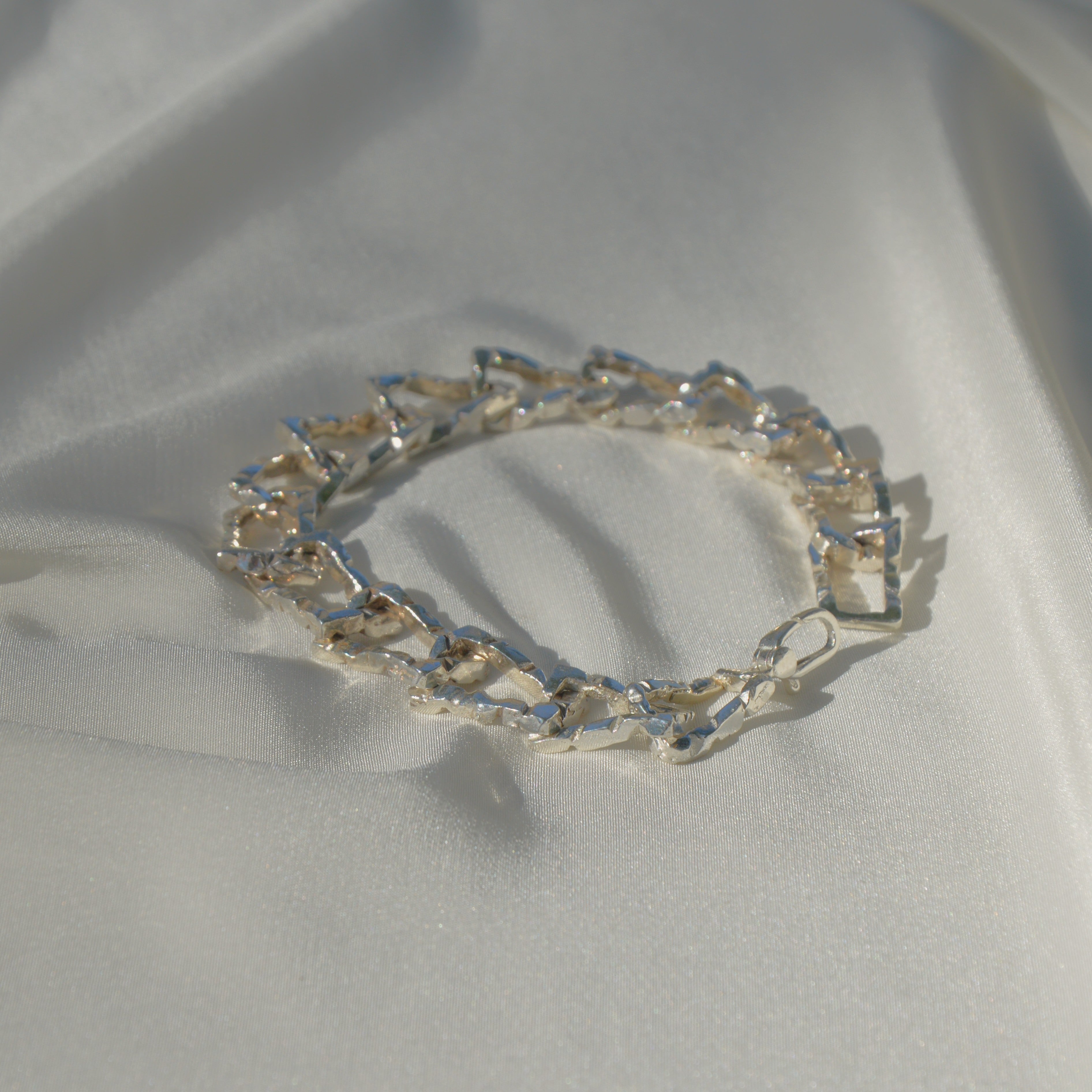 Textured link bracelet