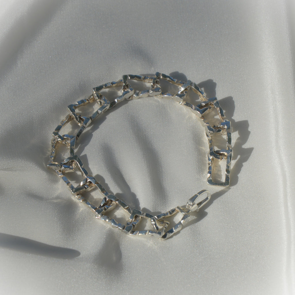 Textured link bracelet