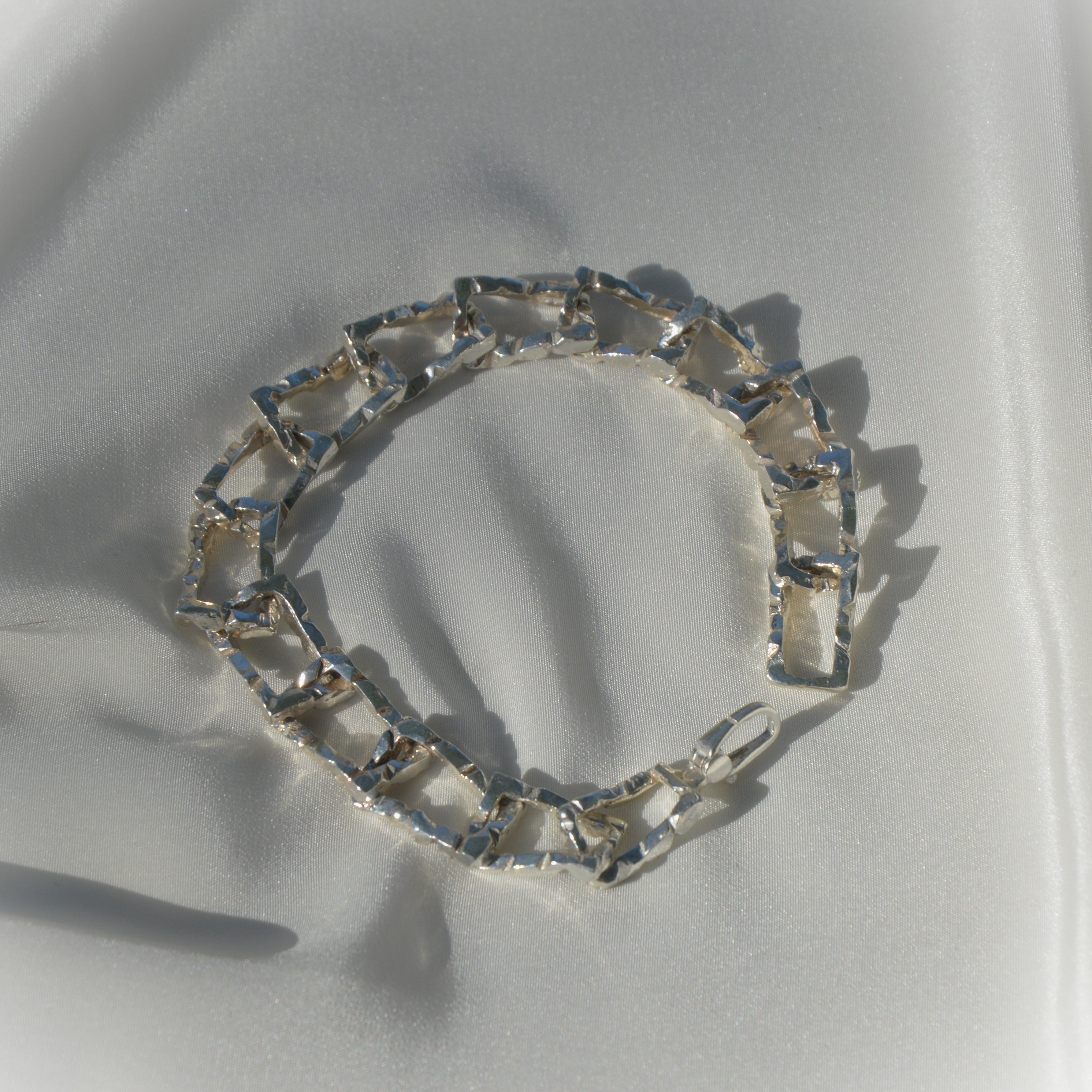 Textured link bracelet