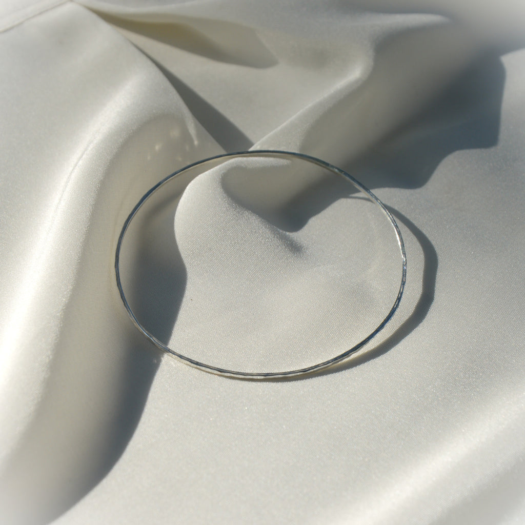 Hammered fine bracelet