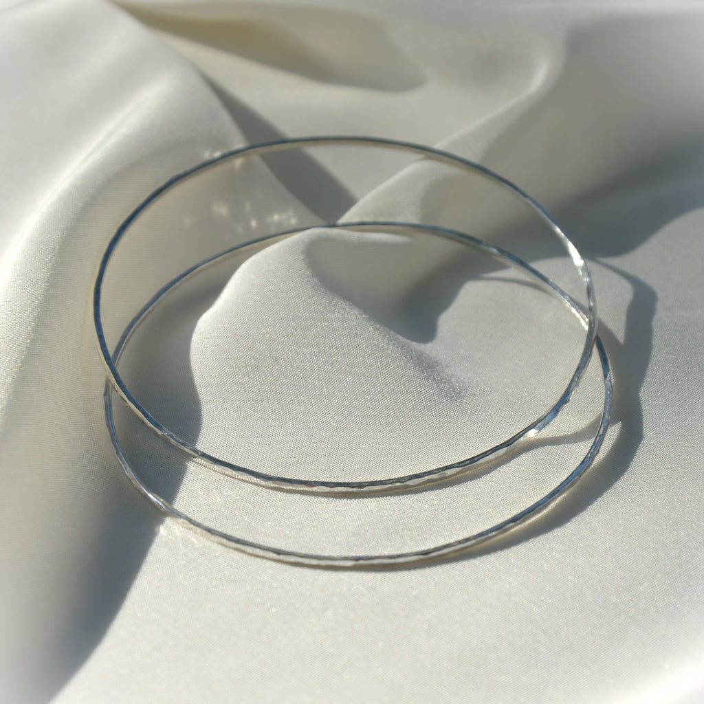 Hammered fine bracelet