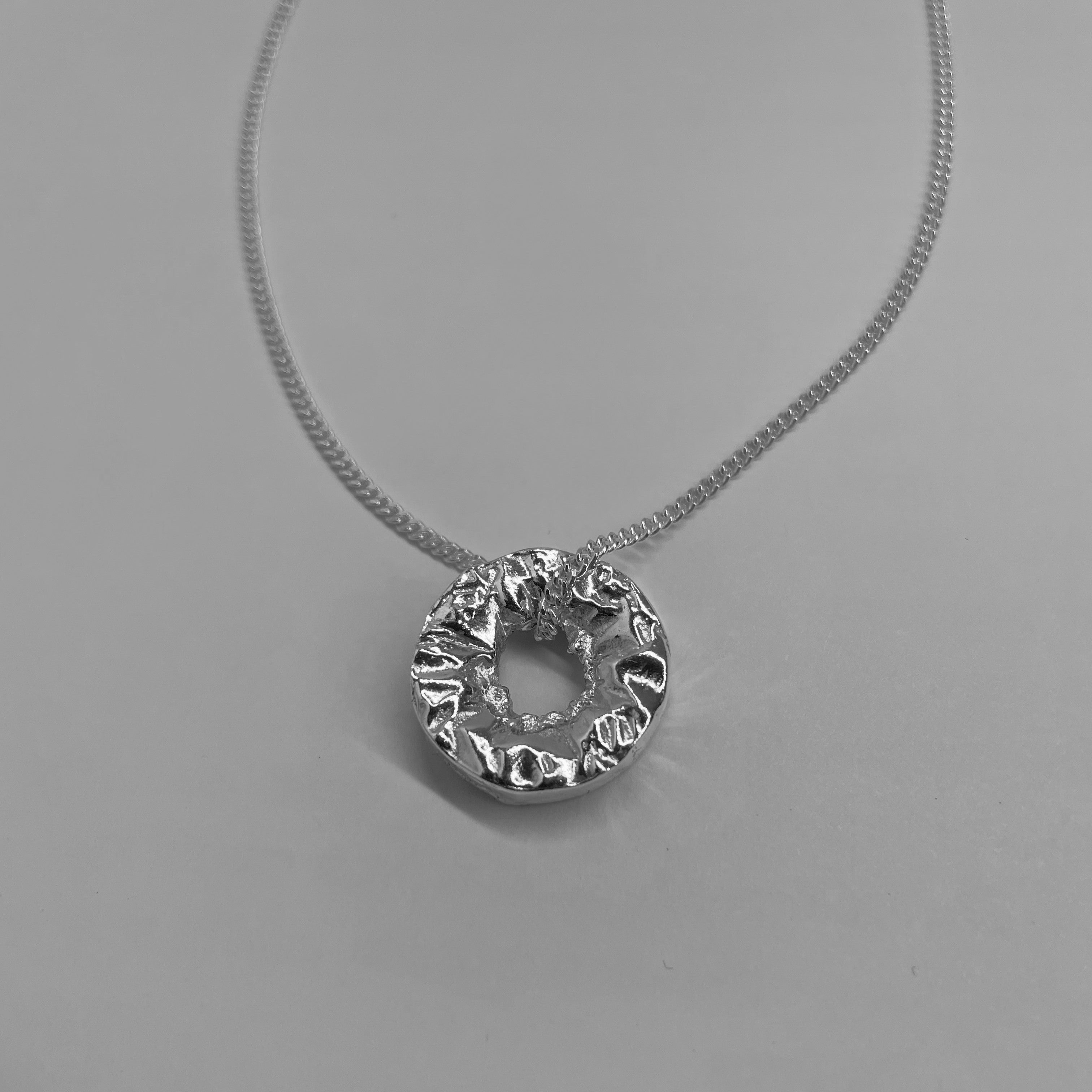 Thýra pendant