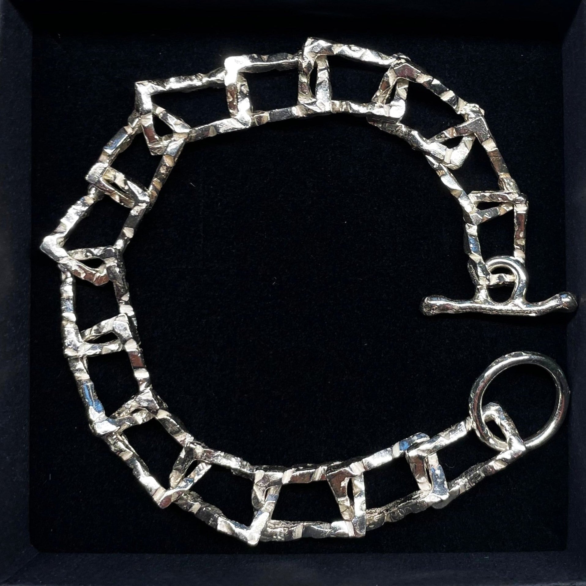 Textured link bracelet