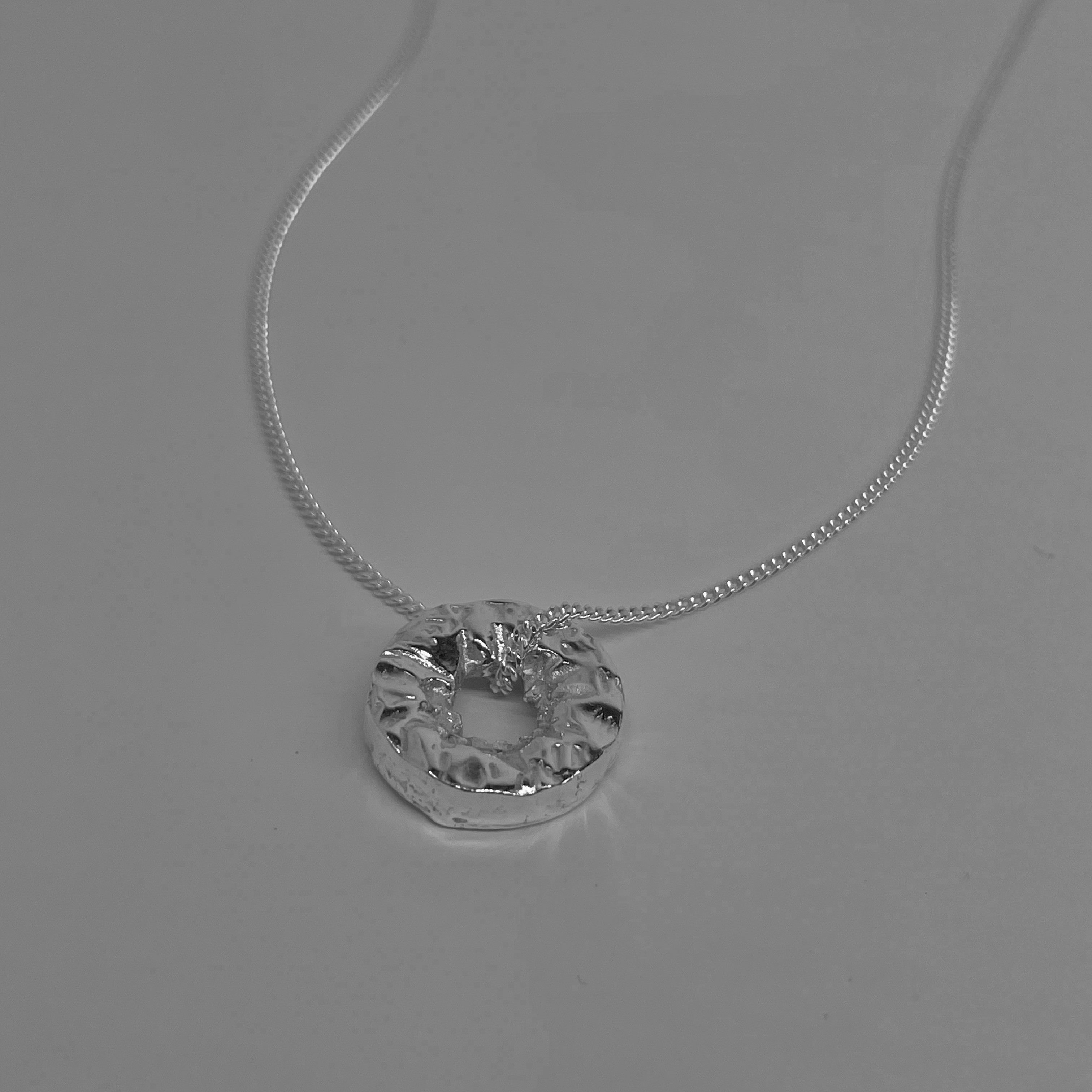 Thýra pendant